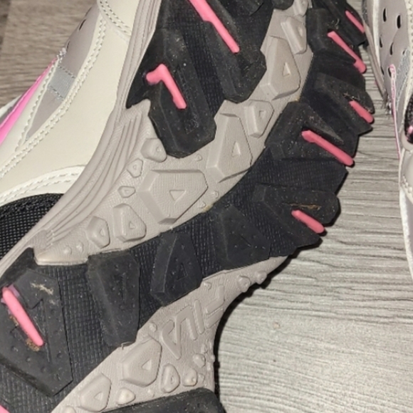 Fila shoes size 7 1/2 - Picture 3 of 4